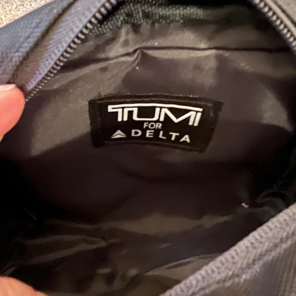 Tumi Delta Travel Amenity Bag - Cosmetic Bag - Travel Accessory - Black